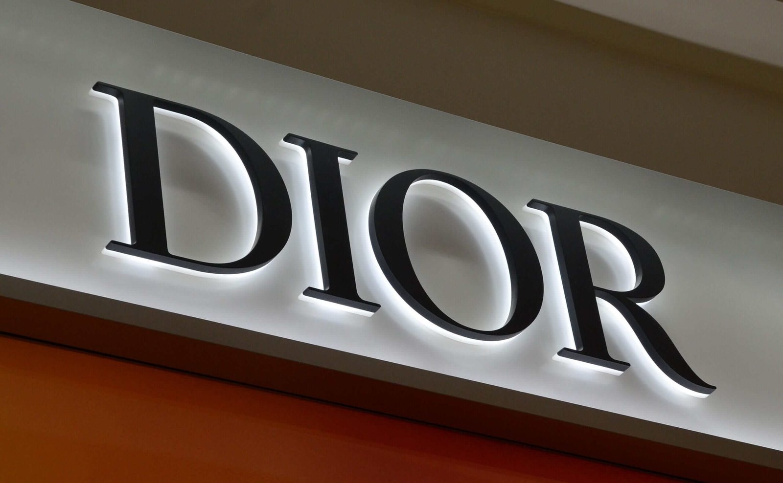 luxury-metal-backlit-channel-letters-for-dior